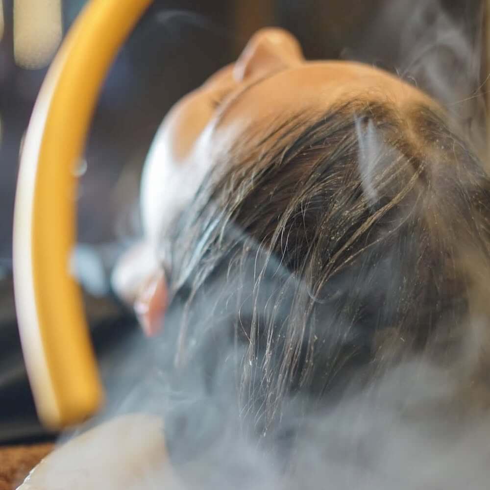 Deep purification of the scalp pores during a Hydrating Clay Head Spa Bali